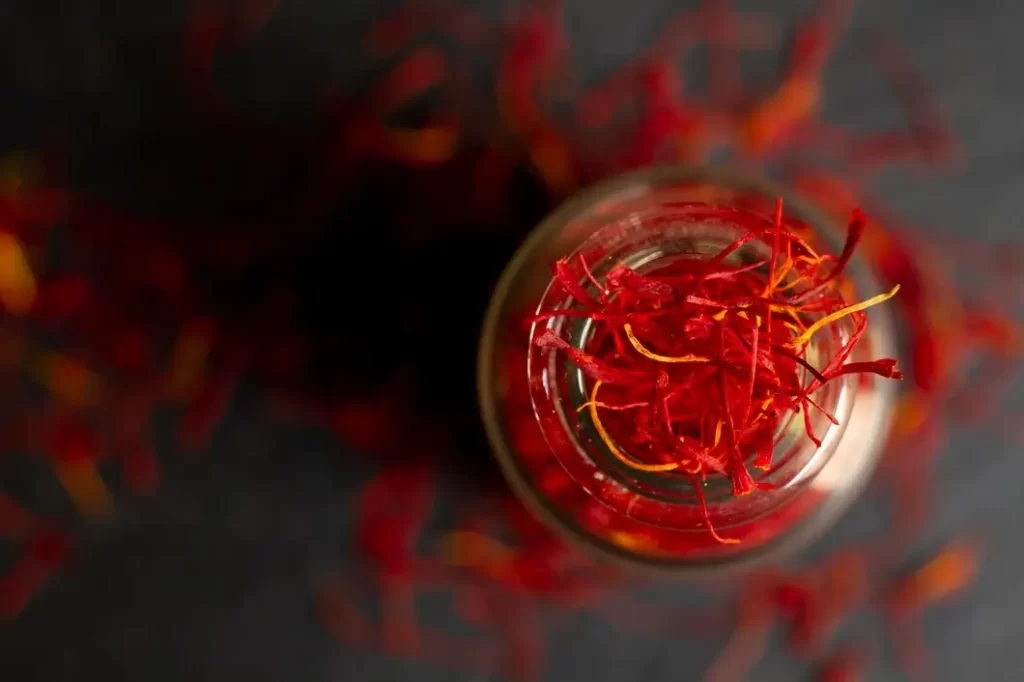 راهنمای جامع برای شناسایی و خرید زعفران خالص